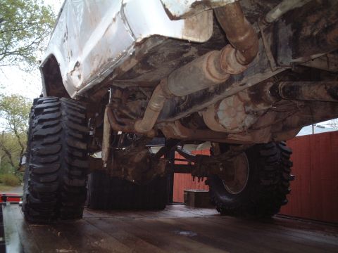 1979 Ford F-150 - Fenderwell headers and exhaust exits up through the truckbed to exhaust stacks.