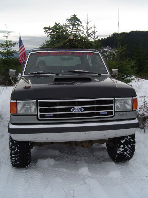 1989 Ford Bronco - Head on