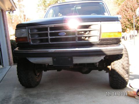 1993 Ford Bronco - Trimmed front bumper
