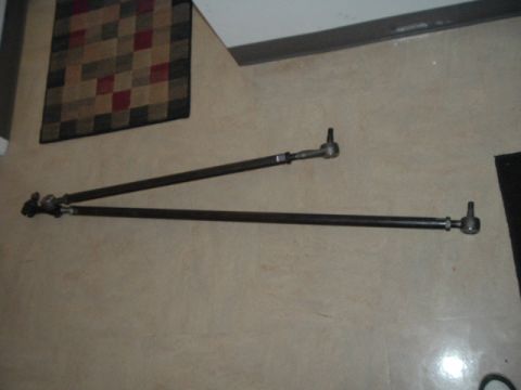 1989 Ford Bronco - rough assembly of the components. the tie rod uses ES2233L at the passenger side and ES2234R at the drivers side. the drag link uses ES2234…