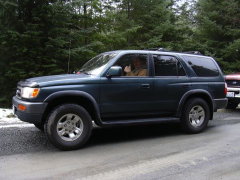 1991 Ford Bronco - A 1996 Toyota 4Runner is seen from the side, with a driver offering a thumbs-up gesture.