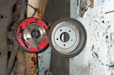 1995 Ford Bronco - Right hand side, new parts installed, drums turned, ready to go back together.