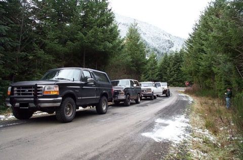 1995 Ford Bronco - Only 4 big Broncos on this run but lots of other rigs...