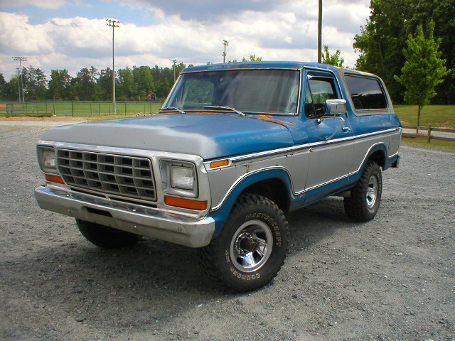 Blue and silver 1978 Ford Bronco 3/4 front view