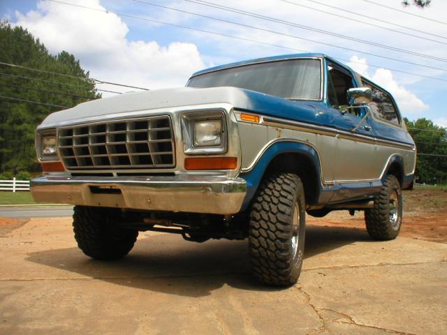1978 Ford Bronco front 3/4 view, blue and silver with large tires