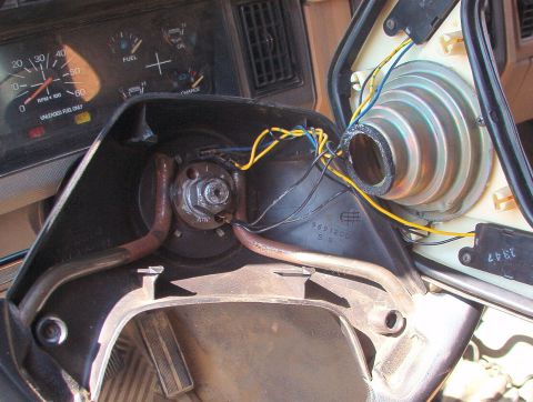 1983 Ford Bronco - This is how the cruise button wires are connected on all pre-'93 trucks. The horn pad connector is the same for all '78-91 steering wheels,…