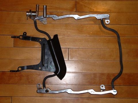 1996 Ford Crown Victoria - This is a Ford fuel rail assembly, not a 1996 Ford Crown Victoria engine.