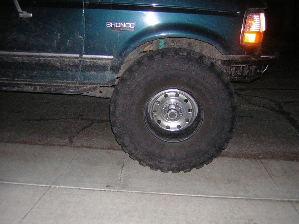 1995 Ford Bronco side view showing fender, large tire, and front turn signal