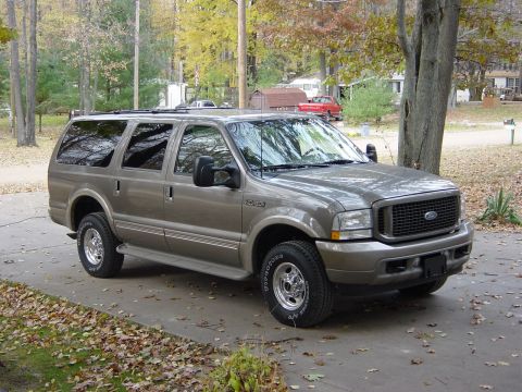2003 Ford Excursion photo