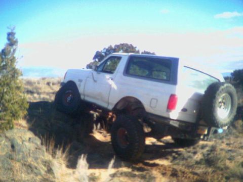 1987 Ford Bronco - nicely twisted