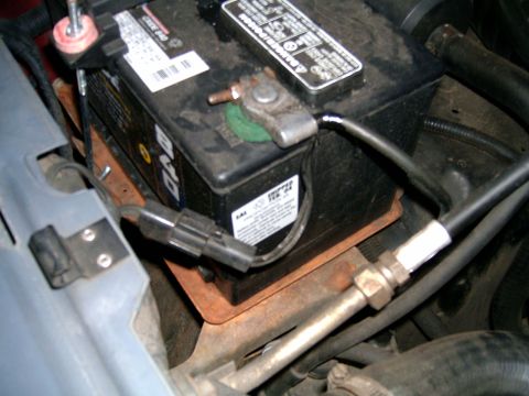 1989 Ford Bronco - What is the pair hanging off the main connector?