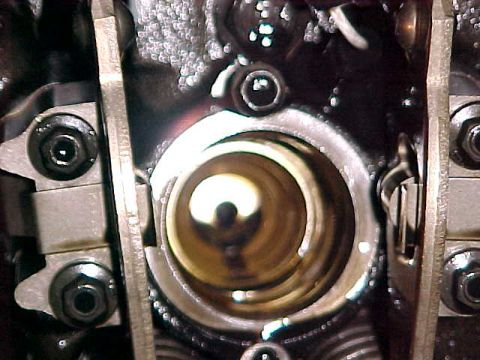 2000 Ford F-250 - Detailed view of internal engine components, focusing on the valve train mechanism.