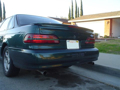 1993 Ford Taurus - Rear view of a 1993 Ford Taurus sedan in dark green.