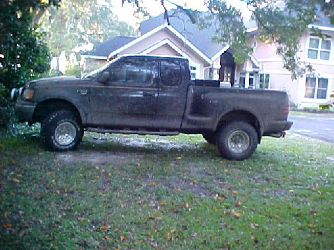 1983 Ford Bronco - Bobby's new truck, but alittle dirty!!