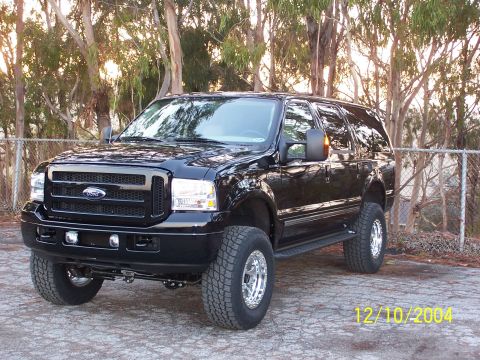 2005 Ford Excursion photo