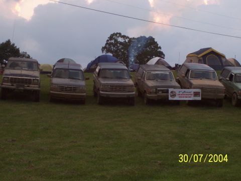 1979 Ford F-150 - Several vans are parked in a field with tents set up in the background, dated 30/07/2004.