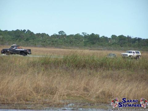 1987 Ford Bronco - Kyle, Donny, BigMuddyRam making their way through the flats.