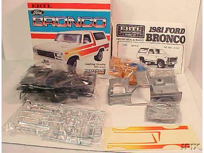 1979 Ford Bronco - This is a model kit for a 1981 Ford Bronco, the box art and unassembled parts.