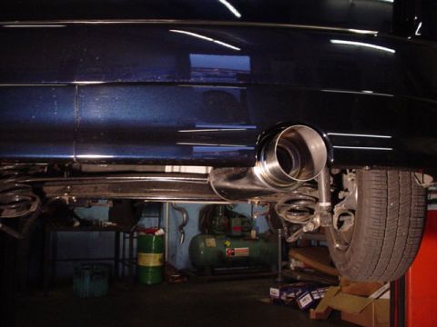 1993 Ford Taurus - Underside view of a car's rear suspension and exhaust system, with a Supermotors logo.