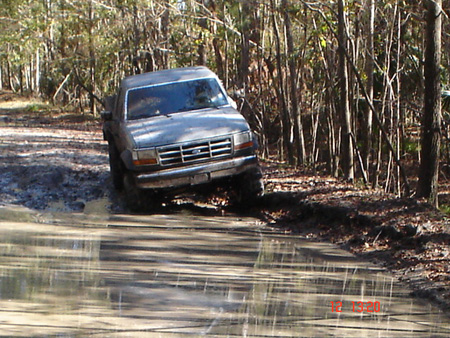 1992 Ford Bronco - 'nother DEEP, THICK hole. i pussed out and took the side. it was still sloppy and slick