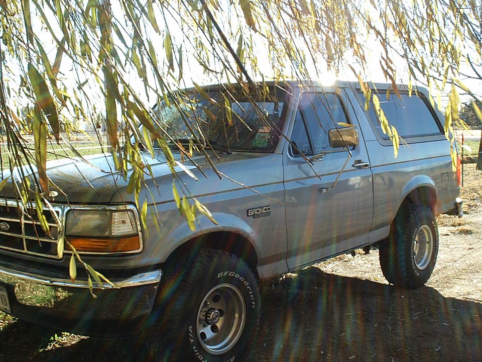 Silver 1995 Ford Bronco 3q-front view