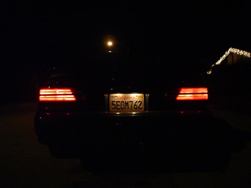 1993 Ford Taurus rear view at night, California license plate 5EOM762