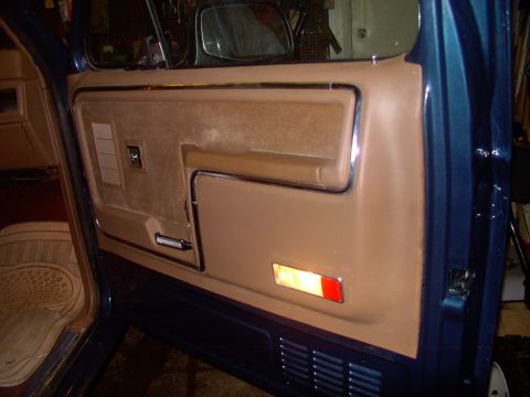 1986 Ford Bronco - Still have to get the lower carpetted covers on but this gives you an idea of how much better they look, I think. BTW those are Lincoln Tow…