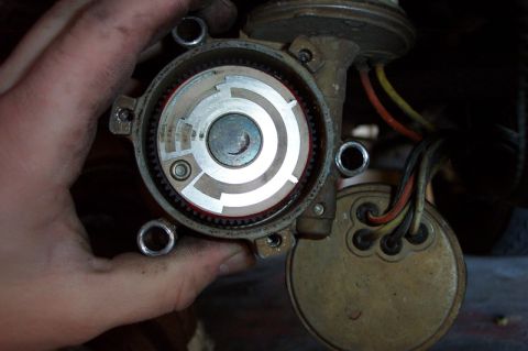 1992 Ford Bronco - Here's what it looks like underneath the cap