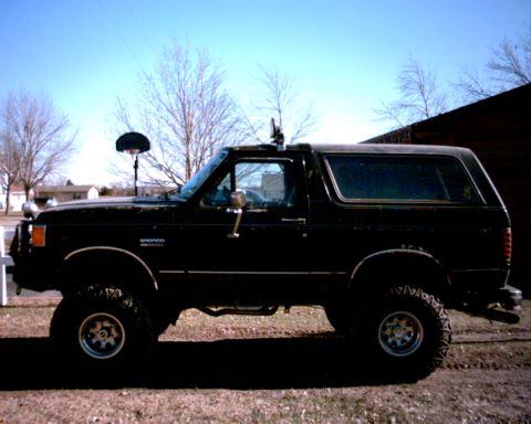 1990 Ford Bronco - The rear sits lower