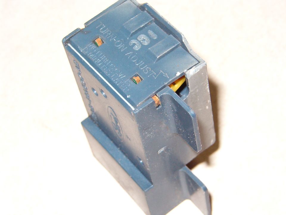 AutoLamp sunlight sensor & timer module, used at least from the 70s into the early 90s in many Ford/L/M luxury cars.