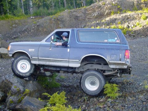1987 Ford Bronco - fleeeeeeexin
