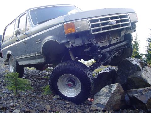 1987 Ford Bronco - This lifted Ford Bronco is navigating a rocky obstacle course.