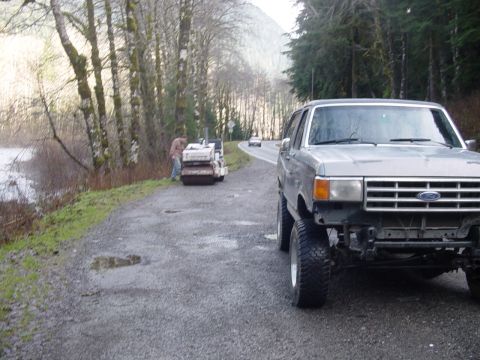 1987 Ford Bronco - always find somthing new up here, now we find a steam roller
