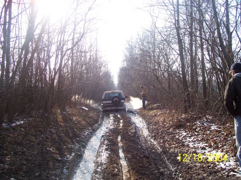 1989 Ford Bronco - crazyBRONCOguy's Bronco heading down the trail.