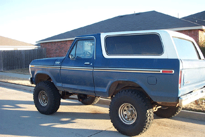 1978 Ford Bronco - A lifted 1978 Ford Bronco is parked outdoors under a bright sky.