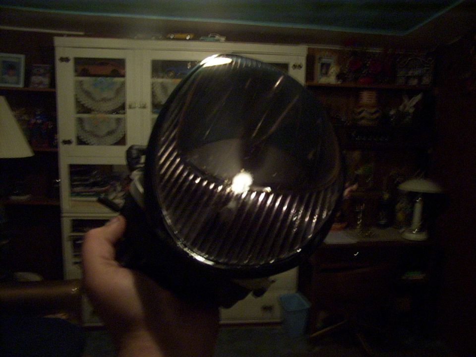 Headlight with ribbed glass lens