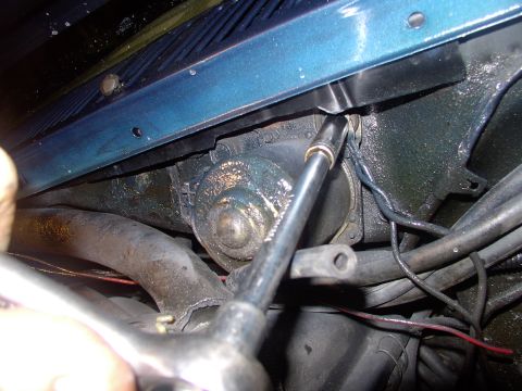 1986 Ford Bronco - Then it's just a matter of twisting off the 3 mounting bolts and out comes the motor. As the last photo suggested, it's very likely the gro…