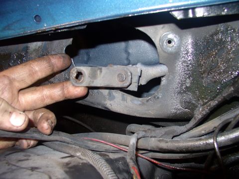 1986 Ford Bronco - This is the trick Steve83 imparted to me. Look how much room and play there is in the rack to pull it outward. Using his tip I was able to…