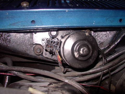 1986 Ford Bronco - Plugged in the harness, snapped on the wiper switch and I'm back in the game, ready to face a Canadian Winter. I guess 20 years and 250,000…