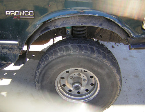 1995 Ford Bronco XLT side view, showing fender and tire