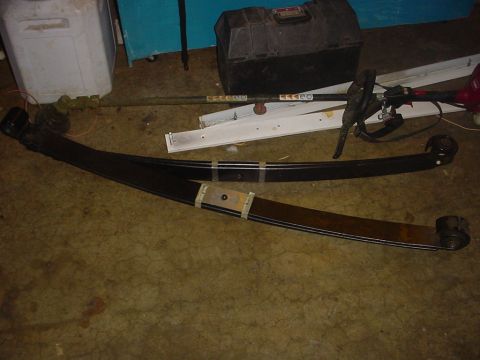 1988 Ford Bronco - Starting to collect parts, here are the leaf springs off of an '04 F350, less than 500 miles.