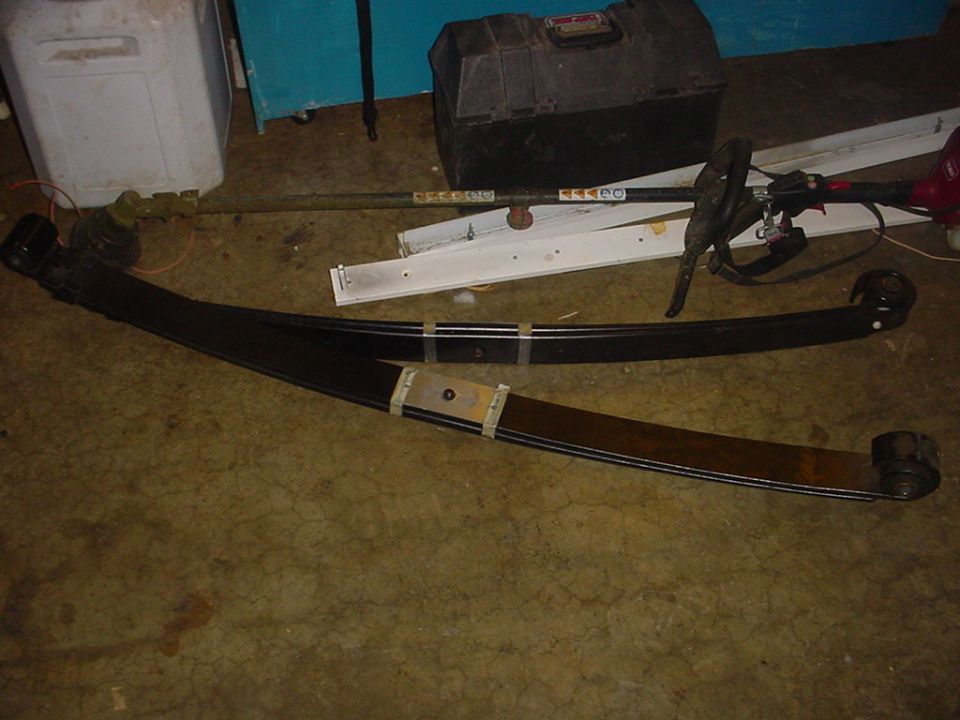 Starting to collect parts, here are the leaf springs off of an '04 F350, less than 500 miles.