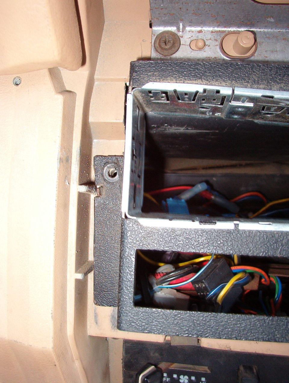 This is the notch & screw hole on the L side.

See the PREVious & NEXT few pics...