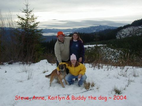 1994 Ford Explorer - A family and their dog enjoy a snowy day in the mountains.