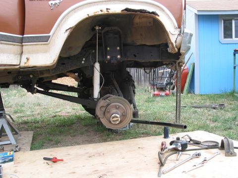 1981 Ford Bronco - Unloaded axle droop with the wristed arm unpinned