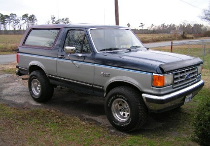 1987 Ford Bronco - This 1987 Ford Bronco features a two-tone paint scheme and aftermarket wheels.