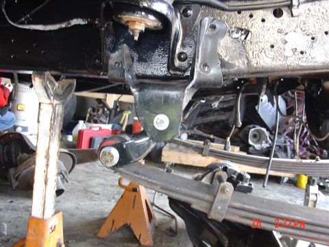 1991 Ford F-150 - Passenger front spring, rear shackle angle. Again, not a good angle. This is also weighted with a 460 engine in the bay.