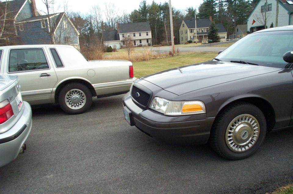 Gray 2001 Ford Crown Victoria front quarter view