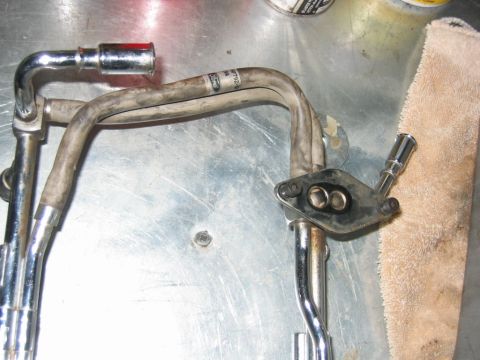 1992 Ford Bronco - Fuel rail from a '94 5.8, note the different mounting for the fuel pressure regulator. Bolts go on from the top instead of the bottom. Much…