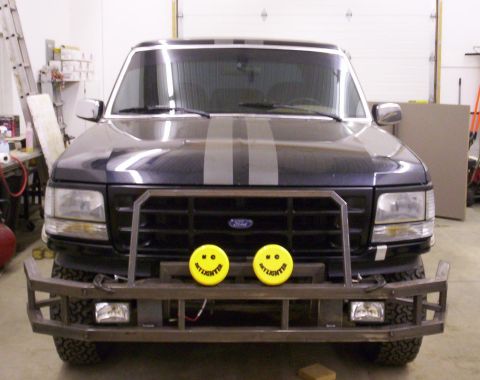 1993 Ford Bronco - got all the lights about right. The daylighters will be on top of that bar.. Just couldnt get them to balance up there.